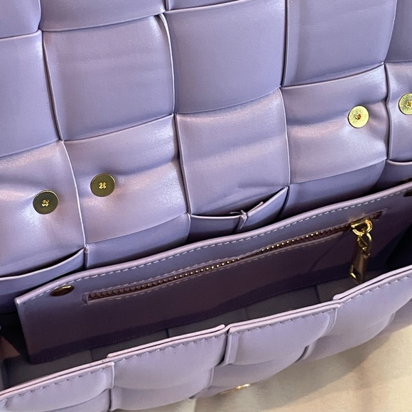 Purple weave handbag with gold chain hardware - Picture 2 of 4